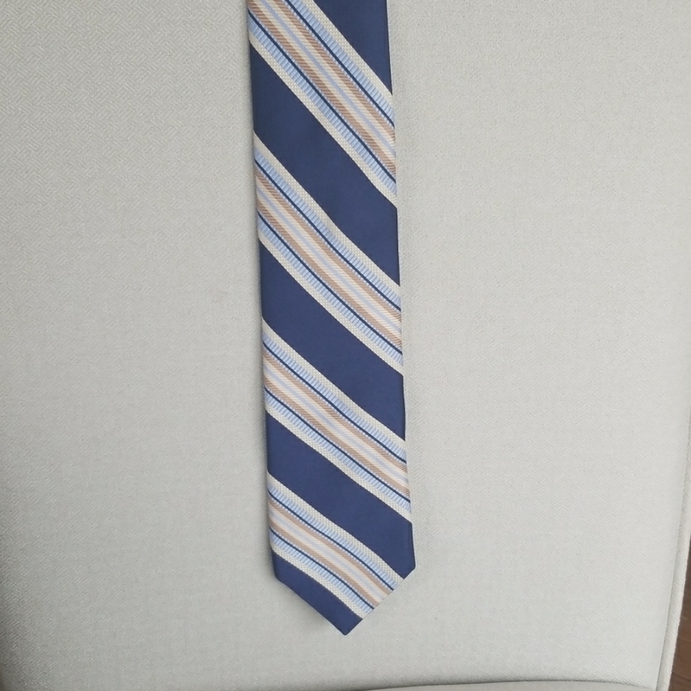 Ike Behar New York 100% Silk Necktie Made in USA